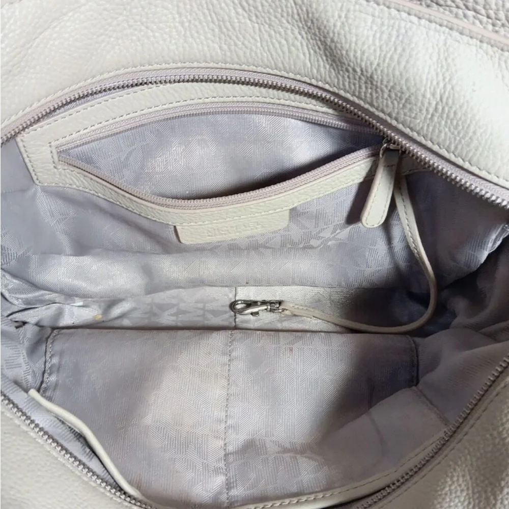 Michael Kors Cream Shoulder Bag with Chain Straps and Textured Leather - Picture 8 of 10